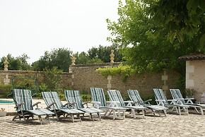 Holiday Home in Thurageau With Private Pool