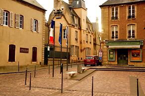Modern Bayeux Hideaway