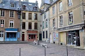 Modern Bayeux Hideaway