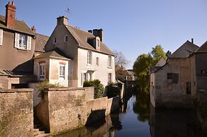 Modern Bayeux Hideaway