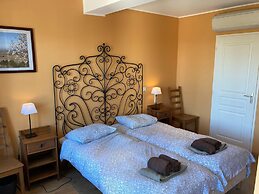 Montbrun Vineyard Escape