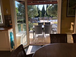 Montbrun Vineyard Escape