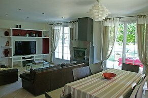 Villa in Reillanne With Private Pool