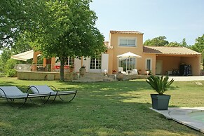 Villa in Reillanne With Private Pool