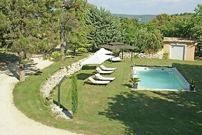 Villa in Reillanne With Private Pool