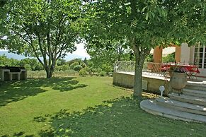 Villa in Reillanne With Private Pool