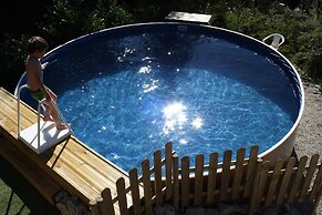 Lakeside Escape for 6 Guests