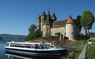 Lakeside Escape for 6 Guests