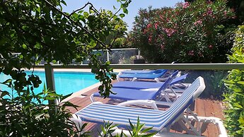 Beautiful Holiday Home With Swimming Pool