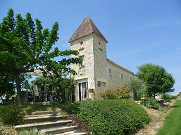 Beautiful Holiday Home With Swimming Pool