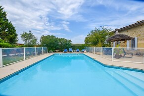 Beautiful Holiday Home With Swimming Pool