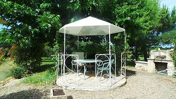 Beautiful Holiday Home With Swimming Pool