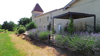 Beautiful Holiday Home With Swimming Pool