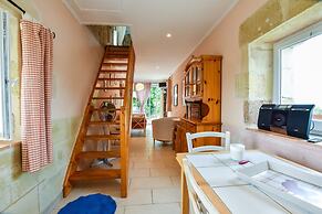 Beautiful Holiday Home With Swimming Pool