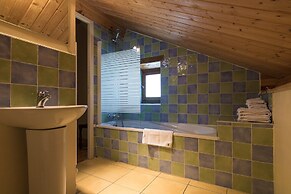 Cottage in Chaleix Near Forest & Lake