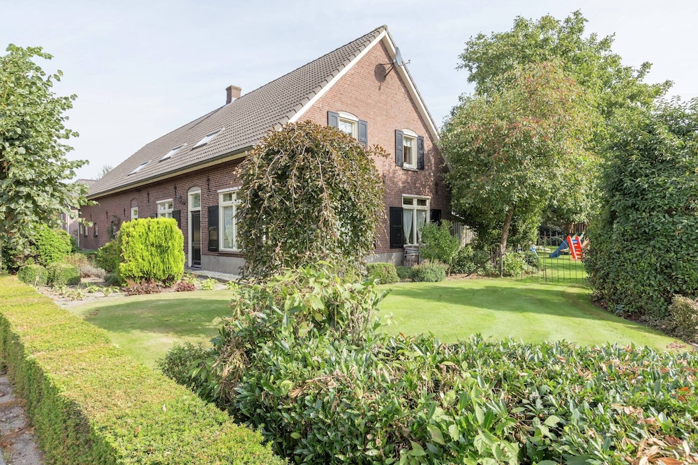 Cosy Vacation Home With a Garden
