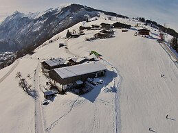 Sunny Alpine Apartment by the Slopes