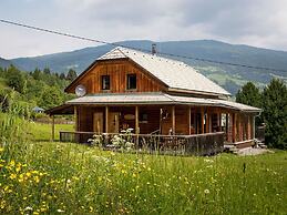 Luxurious Chalet With Valley Views