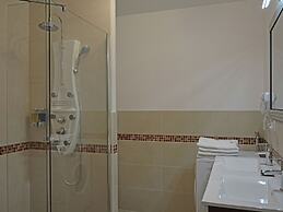 Villa in Var With Hill Views & Pool