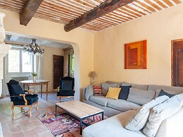 Villa in Saignon With Pool and Scenic Views