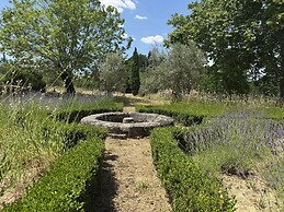 Villa in Saignon With Pool and Scenic Views