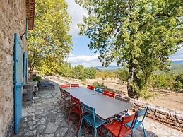 Villa in Saignon With Pool and Scenic Views