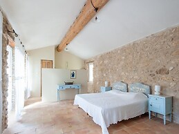 Villa in Saignon With Pool and Scenic Views