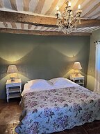 Villa in Saignon With Pool and Scenic Views