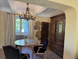 Villa in Saignon With Pool and Scenic Views