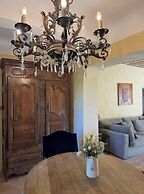 Villa in Saignon With Pool and Scenic Views