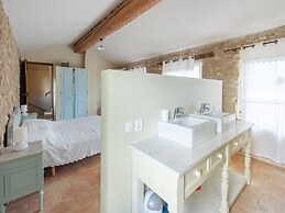 Villa in Saignon With Pool and Scenic Views