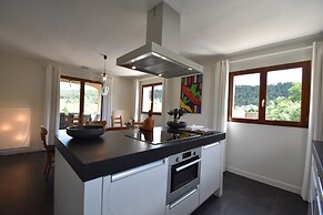 Luxe Villa in Montbrun