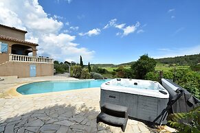 Luxe Villa in Montbrun