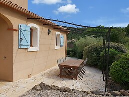 Luxe Villa in Montbrun