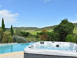 Luxe Villa in Montbrun