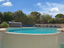 Luxe Villa in Montbrun