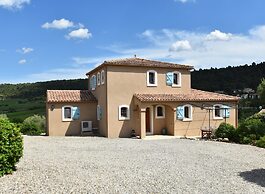 Luxe Villa in Montbrun