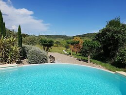 Luxe Villa in Montbrun