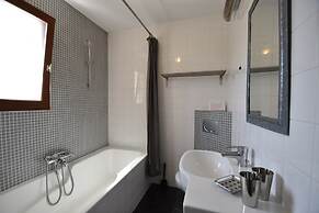 Luxe Villa in Montbrun