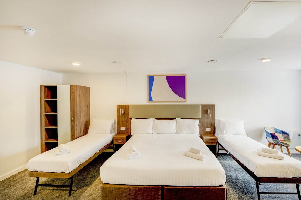 OYO Plymouth Central Hotel