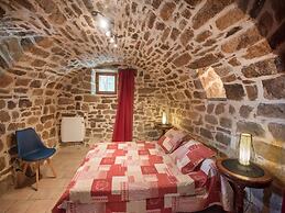 Hidden Retreat in Chassiers