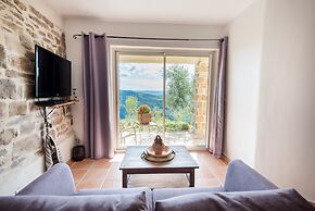 Hidden Retreat in Chassiers