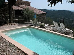 Hidden Retreat in Chassiers