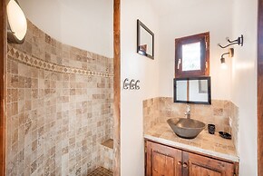 Hidden Retreat in Chassiers