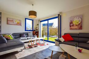 Seaside Villa With Pool in Moelan