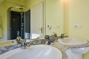 Seaside Villa With Pool in Moelan