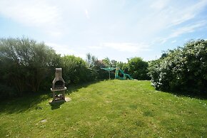 Seaside Villa With Pool in Moelan