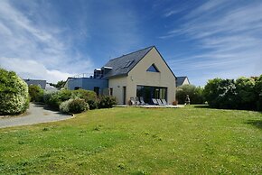 Seaside Villa With Pool in Moelan
