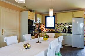 Seaside Villa With Pool in Moelan