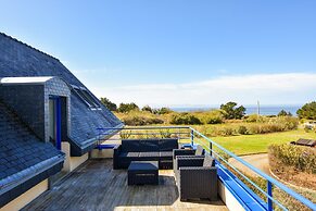 Seaside Villa With Pool in Moelan